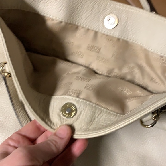 Cream Leather Michael Kors pebble hobo bag - Picture 6 of 12